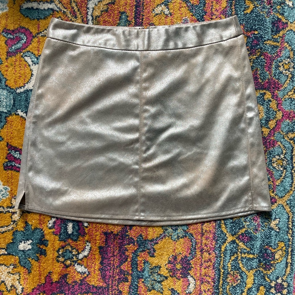 Cupcakes and cashmere silver suede pencil skirt in a size 4.